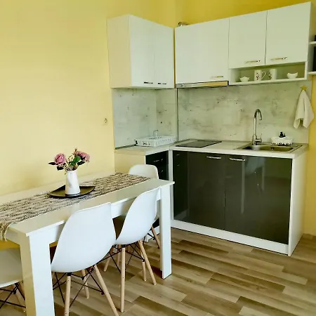 Family 3 Amadeus Lux Apartment *