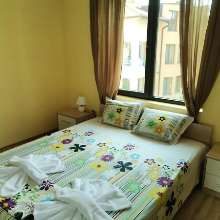 Family 3 Amadeus Lux Apartment Slantschew brjag